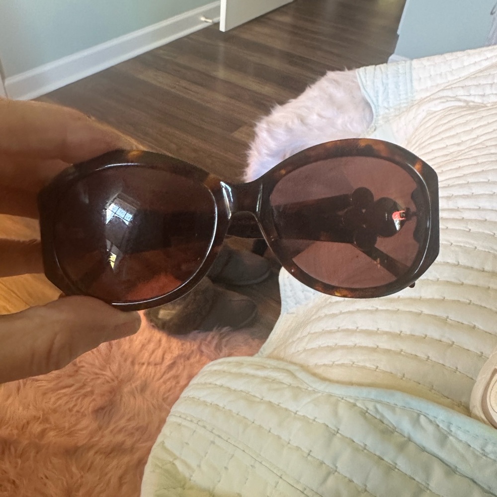 Brighton sunglasses with case